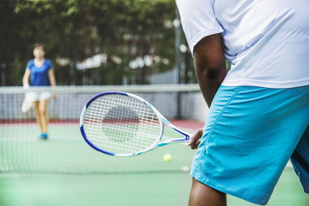 tennis player ready for serve